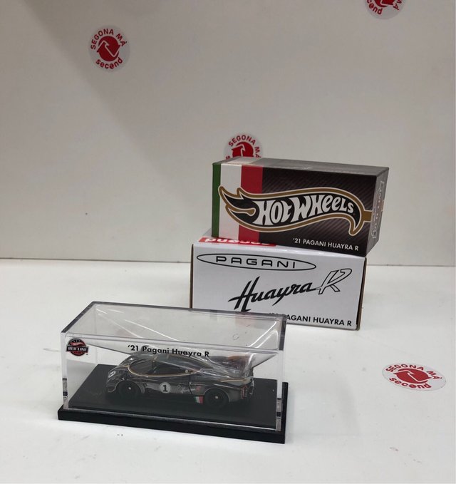 Hot Wheels '21 Pagani Huayra R Red Line Club
