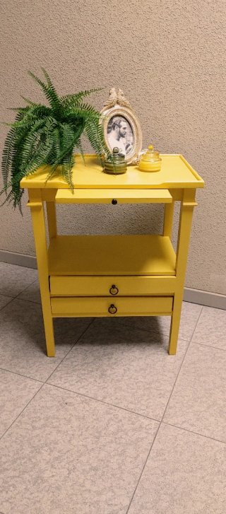 NO ESTAN A LA VENTA Mesilla de Noche Amarilla