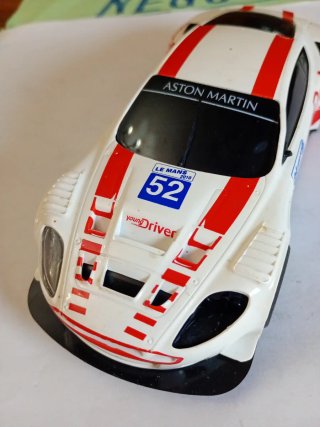Scalextric Aston Martin DBR-9 Leer DESCRIPCIÓN