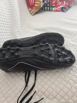 Botas de fútbol negras