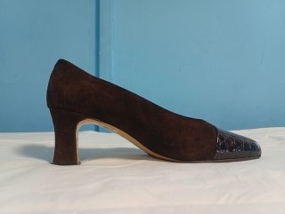 Zapatos de Salón Marrones con tacón.