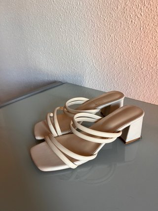Sandalias tacón blancas tiras