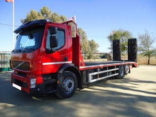 Volvo FL 320-CAMIONES PORTAMAQUINARIAS