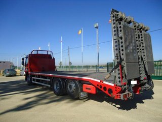 Volvo FL 320-CAMIONES PORTAMAQUINARIAS