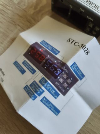 Controlador de Temperatura y Humedad STC-3028