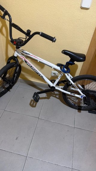 Bicicleta BMX RUNFIT Freestyle Blanca