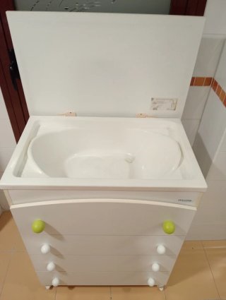 Cajonera cambiador y bañera de bebé Micuna