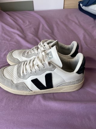 Zapatillas Veja Blancas y Negras