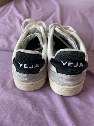 Zapatillas Veja Blancas y Negras