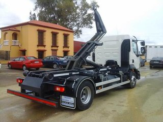 Volvo FL 240--CAMIONES CON GANCHO