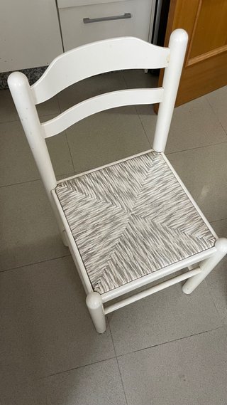 Sillas de cocina de madera y ratán (3)