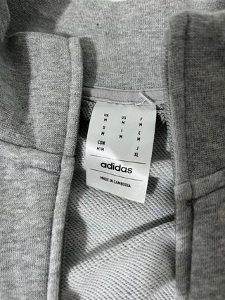 Sudadera Adidas gris con rayas
