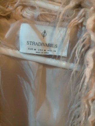 Abrigo pelo Stradivarius beige talla única