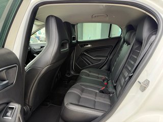 Mercedes-Benz GLA 180 2018 NACIONAL 230.000KM