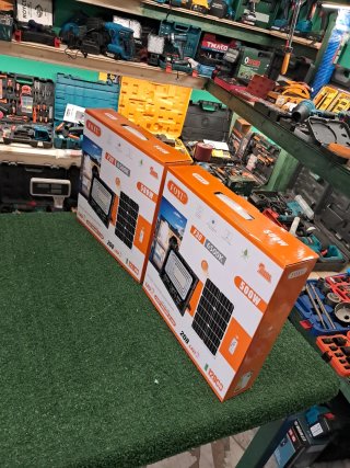 2 Fari Solari FOYU 500W con Pannello
