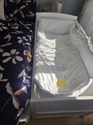 Cuna blanca para bebé