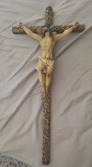 Crucifijo de Madera y Porcelana