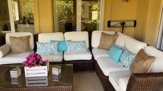 Conjunto de Jardín: Sofá y Mesa con cristal