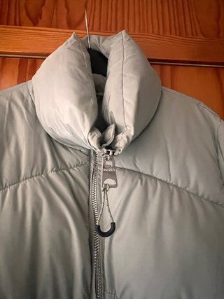 Chaquetón de plumas gris