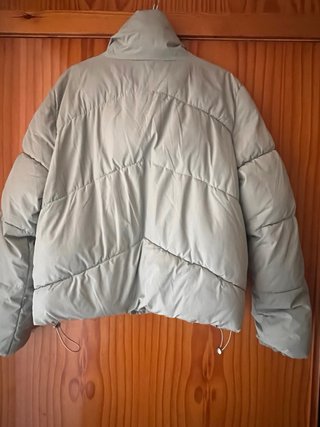 Chaquetón de plumas gris