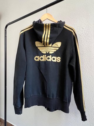 Sudadera Adidas Negra con Detalles Dorados