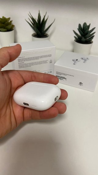 AirPods Pro Apple
