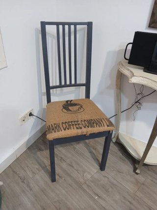 Silla de Madera con Tapizado de Saco