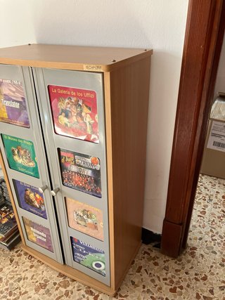 Mueble CDs con capacidad para 136 CDs