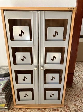 Mueble CDs con capacidad para 136 CDs