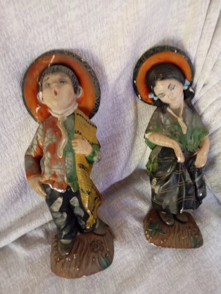 Pareja de figuras antiguas