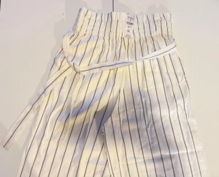Pantalón de verano blanco con cinturón Talla M