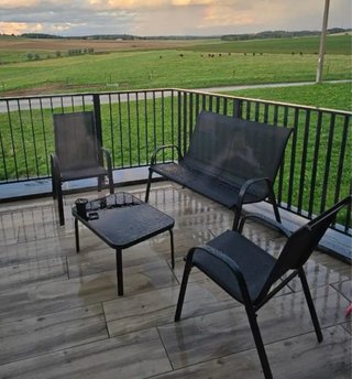 Conjunto Muebles Exterior: Mesa y 3 Piezas