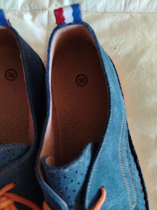 Zapatos Azules con Cordones Naranjas talla 36