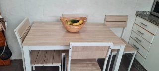 Conjunto de Mesa y 4 Sillas