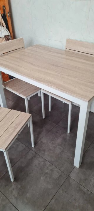Conjunto de Mesa y 4 Sillas