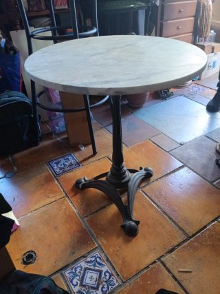 Mesa redonda forja y mármol