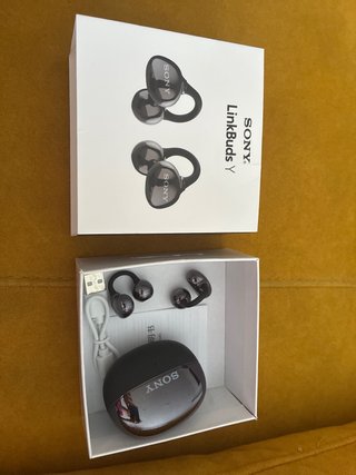 Cascos Inalámbricos Negros y Plateados