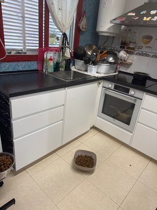 Cocina completa blanca y negra se vende por mudanz