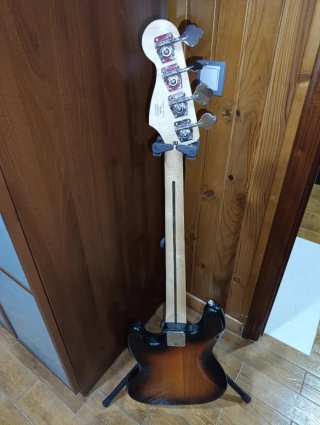 Bajo Squier Jazz Bass Sunburst