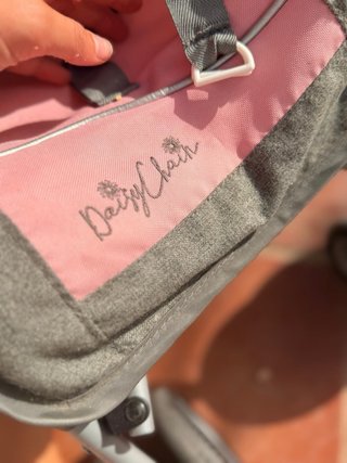 Carrito de muñecas rosa y gris