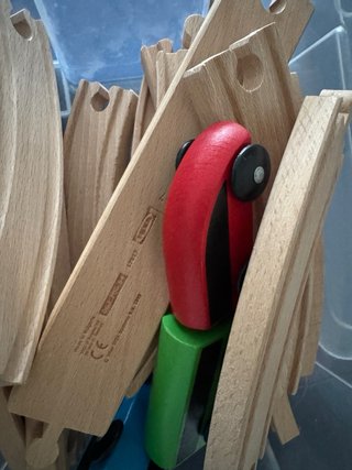 Tren de madera IKEA con puente y 3 vagones