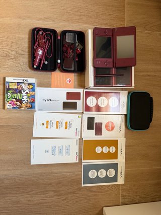 Nintendo DSi XL Roja con accesorios