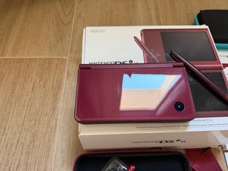 Nintendo DSi XL Roja con accesorios