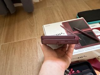 Nintendo DSi XL Roja con accesorios