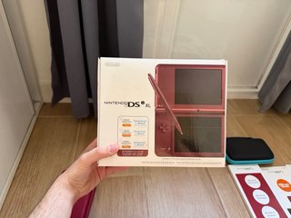 Nintendo DSi XL Roja con accesorios