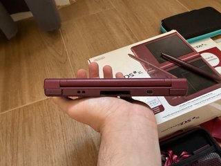 Nintendo DSi XL Roja con accesorios