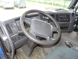 Volvo FM 410- CABEZA TRACTORA CON GRUA
