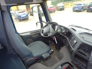 Volvo FM 410- CABEZA TRACTORA CON GRUA