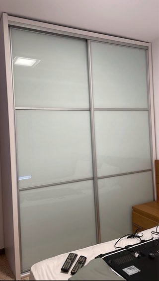 Armario puertas correderas cristal y metal