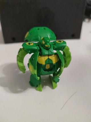 Maletín Bakugan con cartas